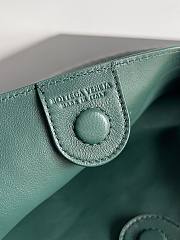 	 Bagsaaa Bottega Veneta Sardine Green Crocodile top handle bag - 36x24x3cm - 3