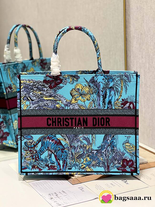 Bagsaaa Dior Large Book Tote Celestial Blue Multicolor Toile de Jouy Voyage Embroidery - 1