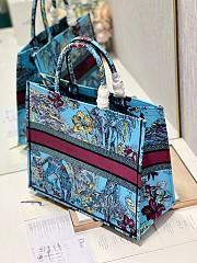 Bagsaaa Dior Large Book Tote Celestial Blue Multicolor Toile de Jouy Voyage Embroidery - 6