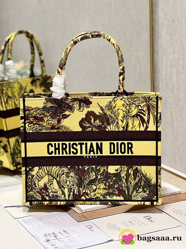 Bagsaaa Dior Medium Book Tote Celestial Yellow Multicolor Toile de Jouy Voyage Embroidery - 1