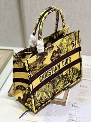 Bagsaaa Dior Medium Book Tote Celestial Yellow Multicolor Toile de Jouy Voyage Embroidery - 4