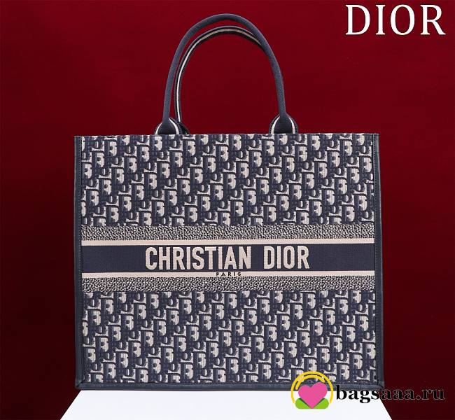 	 Bagsaaa Dior Large Dior Book Tote Blue Dior Oblique Embroidery and Calfskin - 1