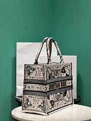 	 Bagsaaa Dior Medium Book Tote Beige and White Butterfly Bandana Embroidery (36 x 27.5 x 16.5 cm) - 3