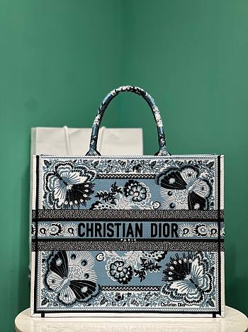 Bagsaaa Dior Medium Book Tote Blue and White Butterfly Bandana Embroidery 