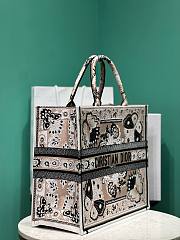 	 Bagsaaa Dior Medium Book Tote Beige and White Butterfly Bandana Embroidery - 6