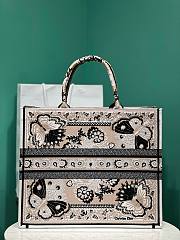 	 Bagsaaa Dior Medium Book Tote Beige and White Butterfly Bandana Embroidery - 4