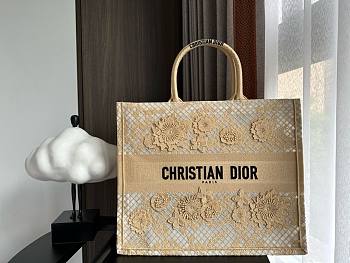 	 Bagsaaa Dior Book Tote Large Beige D-Lace Flower Embroidery with 3D Macramé Effect