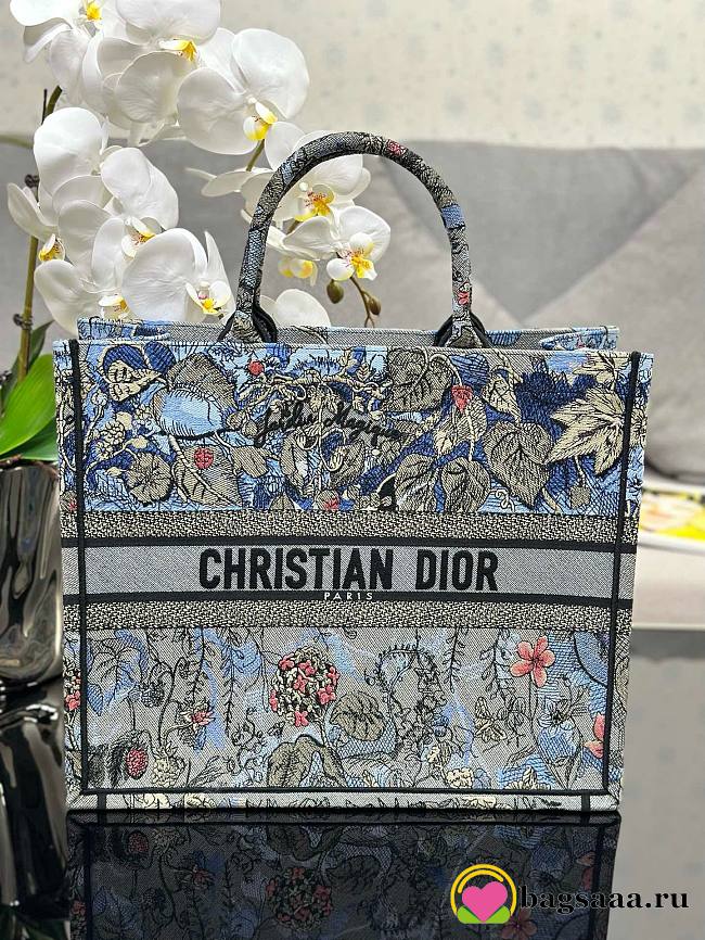 	 Bagsaaa Dior Large Blue Jardin Magique Embroidery Book Tote 42cm - 1