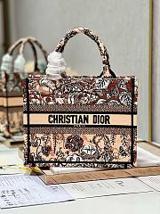 	 Bagsaaa Dior Small Beige Jardin Magique Embroidery Book Tote 26cm - 1