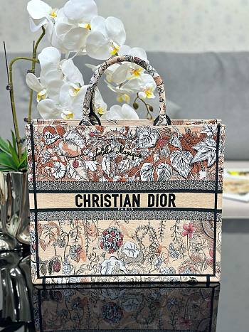 	 Bagsaaa Dior Large Beige Jardin Magique Embroidery Book Tote 42cm