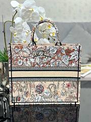 	 Bagsaaa Dior Large Beige Jardin Magique Embroidery Book Tote 42cm - 6