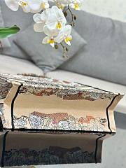 	 Bagsaaa Dior Large Beige Jardin Magique Embroidery Book Tote 42cm - 4