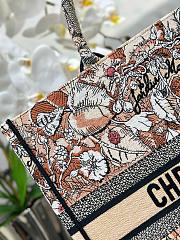 	 Bagsaaa Dior Large Beige Jardin Magique Embroidery Book Tote 42cm - 3