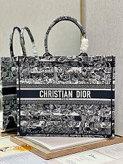 	 Bagsaaa Dior Large Book Tote D - Striped Ecru and Dark Blue Toile de Jouy Embroidery - 1