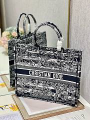 	 Bagsaaa Dior Large Book Tote D - Striped Ecru and Dark Blue Toile de Jouy Embroidery - 3