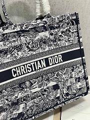 	 Bagsaaa Dior Large Book Tote D - Striped Ecru and Dark Blue Toile de Jouy Embroidery - 2