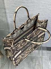 Bagsaaa Dior Large Book Tote Beige and Black Toile de Jouy Soleil Embroidery - 2
