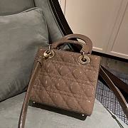 Bagsaaa Dior Small Lady Bag Taupe Patent Cannage Calfskin 20cm - 2