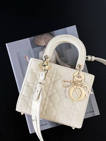 	 Bagsaaa Dior Small Lady Bag White Patent Cannage Calfskin 20cm