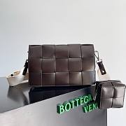 Bagsaaa Bottega Veneta Intrecciato-weave leather cross-body bag brown - 26x16x6.5cm - 1