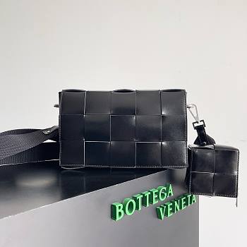 	 Bagsaaa Bottega Veneta Intrecciato-weave leather cross-body bag black - 26x16x6.5cm