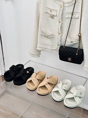 BAGSAAA CHANEL TWISTED LEATHER BUBBLE SLIDES