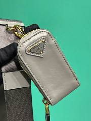 Bagsaaa Prada RE-Edition 2005 Smooth Leather Shoulder Bag In Grey - 23x17x605cm - 2