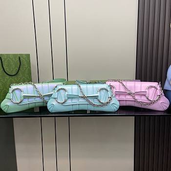Bagsaaa Gucci Horsebit Chain Medium Shoulder Bag Pink iridescent quilted leather - 38 x 15 x 16 cm