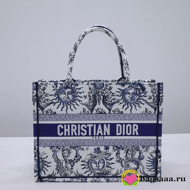Bagsaaa Medium Dior Book Tote White and Navy Blue Toile de Jouy Soleil Embroidery - 36 x 27.5 x 16.5 cm - 1