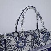 Bagsaaa Medium Dior Book Tote White and Navy Blue Toile de Jouy Soleil Embroidery - 36 x 27.5 x 16.5 cm - 2