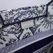 Bagsaaa Medium Dior Book Tote White and Navy Blue Toile de Jouy Soleil Embroidery - 36 x 27.5 x 16.5 cm - 4