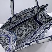 Bagsaaa Medium Dior Book Tote White and Navy Blue Toile de Jouy Soleil Embroidery - 36 x 27.5 x 16.5 cm - 5