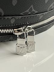 Bagsaaa Louis Vuitton M31033 Discovery Backpack Black - 29 x 38 x 20 cm - 4