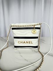 Bagsaaa Chanel 22 Mini Handbag White & Black AS3980 - 20 × 19 × 6 cm - 1