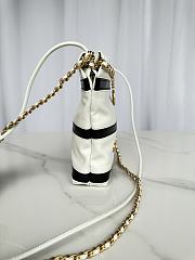 Bagsaaa Chanel 22 Mini Handbag White & Black AS3980 - 20 × 19 × 6 cm - 3