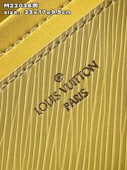 Bagsaaa Louis Vuitton M22038 Twist MM Plume Yellow - 23 x 17 x 9.5 cm - 2