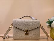 Bagsaaa Louis Vuitton Pochette Métis M46552 Creme - 25 x 19 x 7 cm - 1