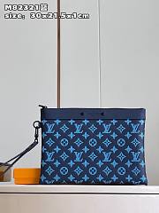 Bagsaaa Louis Vuitton Pochette To-Go M82321 Blue - 30 x 21.5 x 1 cm - 1