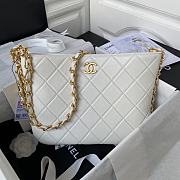 Bagsaaa Chanel Large Hobo Bag White AS4450 - 24 × 36 × 6 cm - 1