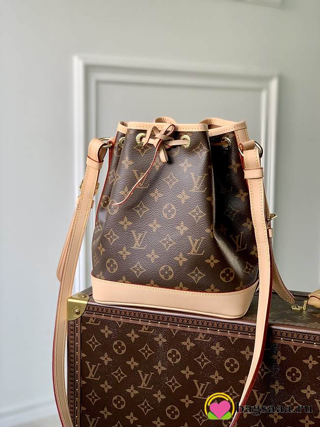 Bagsaaa Louis Vuitton M40817 Noé BB Monogram - 22 x 24 x 15 cm - 1