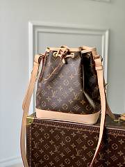 Bagsaaa Louis Vuitton M40817 Noé BB Monogram - 22 x 24 x 15 cm - 1