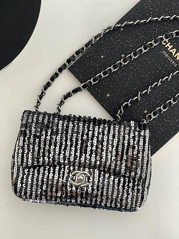 Bagsaaa Chanel Small Flap Bag Sequins & Ruthenium-Finish Metal Black AS3820 - 20cm