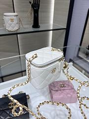  Bagsaaa Chanel Clutch With Chain AP1447 White Lambskin - 8.5-11-7cm - 3