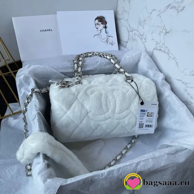 Bagsaaa Chanel Small Bowling Bag Shearling Lambskin White AS4280 - 10.5 × 25 × 13 cm - 1