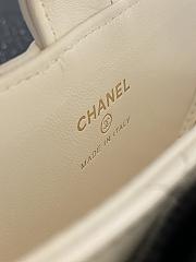 Bagsaaa Chanel Pouch Calfskin & Gold-Tone Metal White AP3584 - 16 × 16 × 3.5 cm - 4