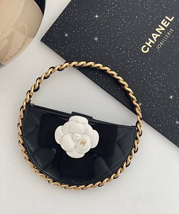 Bagsaaa Chanel Pouch Calfskin & Gold-Tone Metal Black AP3584 - 16 × 16 × 3.5 cm