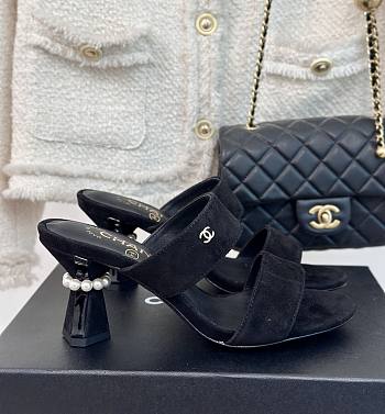 Bagsaaa Chanel Mules Black Suede & Imitation Pearls G45685