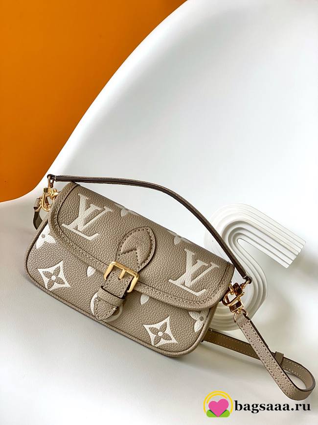 Bagsaaa Louis Vuitton M83300 Nano Diane Bag Beige/Cream - 19 x 10.5 x 6 cm - 1