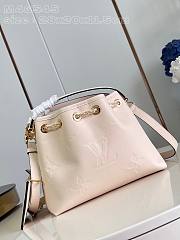 Bagsaaa Louis Vuitton M25452 Bundle Bag Cream - 28 x 20 x 11.5 cm - 1