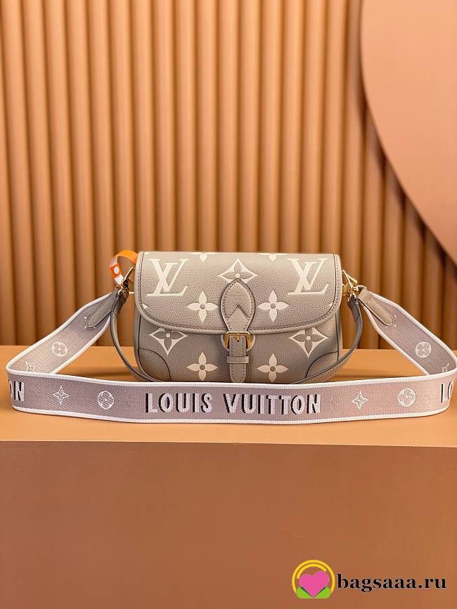 Bagsaaa Louis Vuitton M46583 Diane Satchel Bag Beige/Cream - 24 x 15 x 9 cm - 1